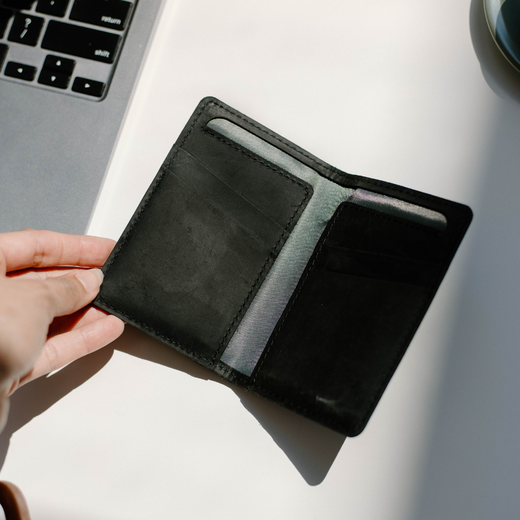The Messenger Wallet - BLACK EDITION by Bullstrap