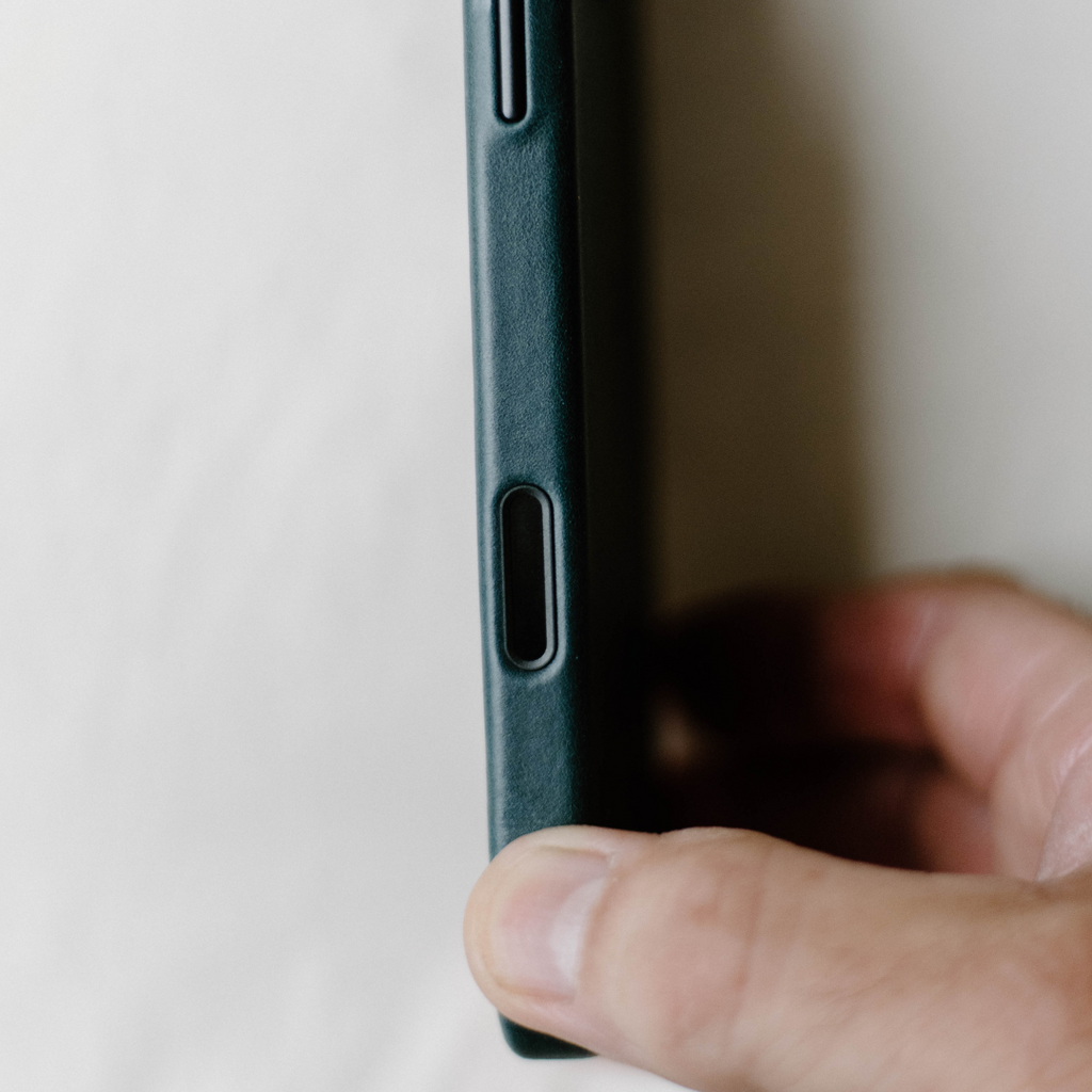 The Minimalist Case - OCEAN by Bullstrap