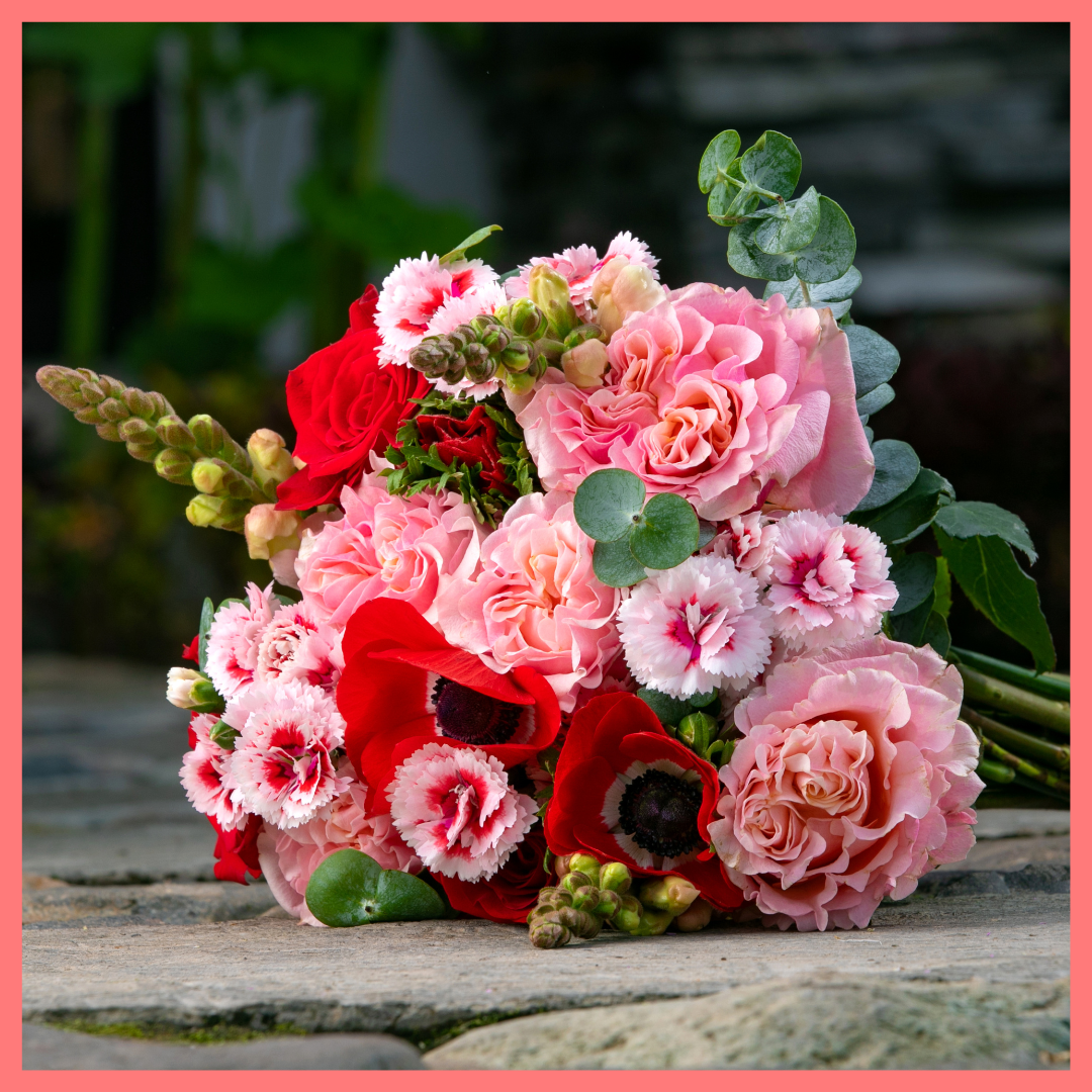 Holiday Szn Flower Bouquet With Vase