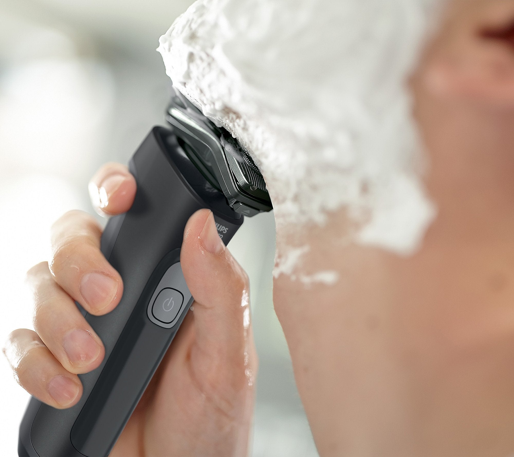 Philips Norelco Shaver 6800 with SenseIQ Technology, Series 6000